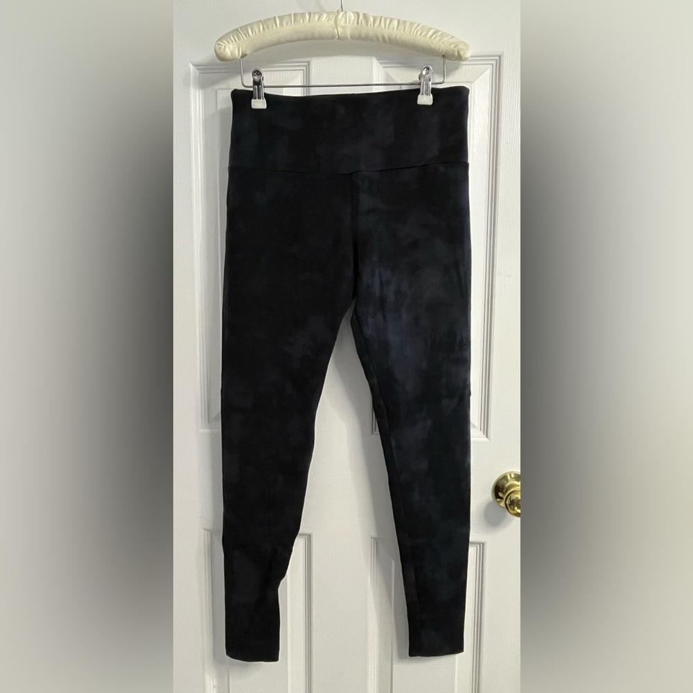 Search for Sanity leggings ~ Medium